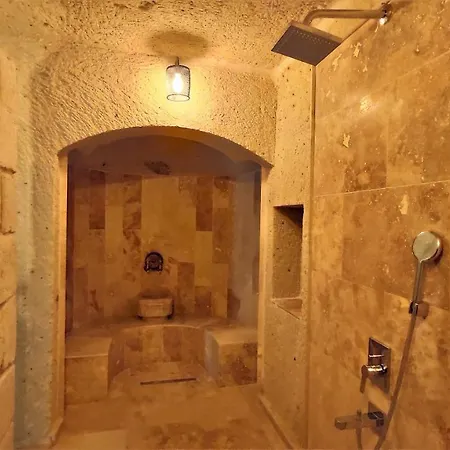 Mahzen Cave מלון