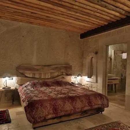 Mahzen Cave אורגופ