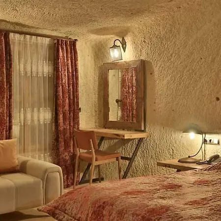 Mahzen Cave אורגופ