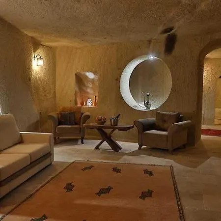 Mahzen Cave אורגופ