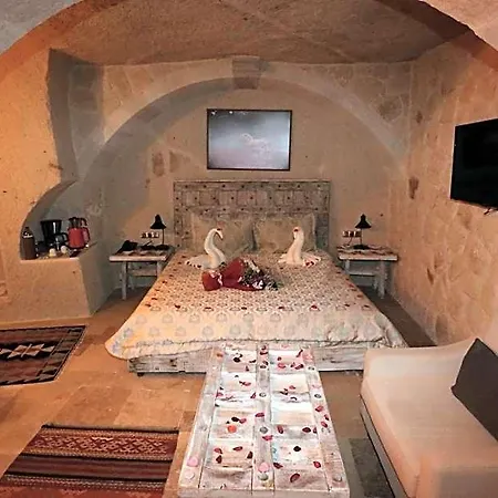 Mahzen Cave